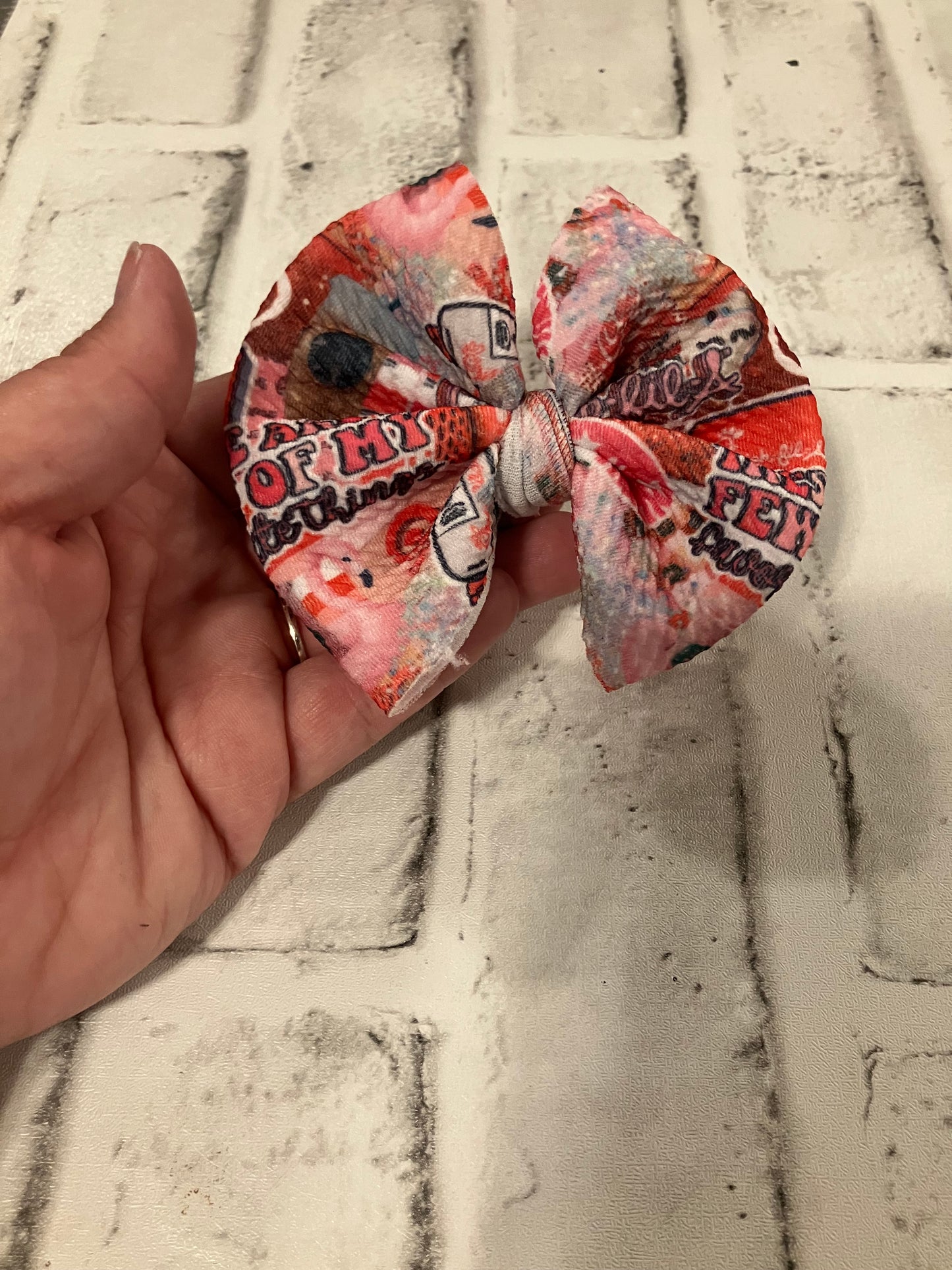Drinks and shopping clip bow