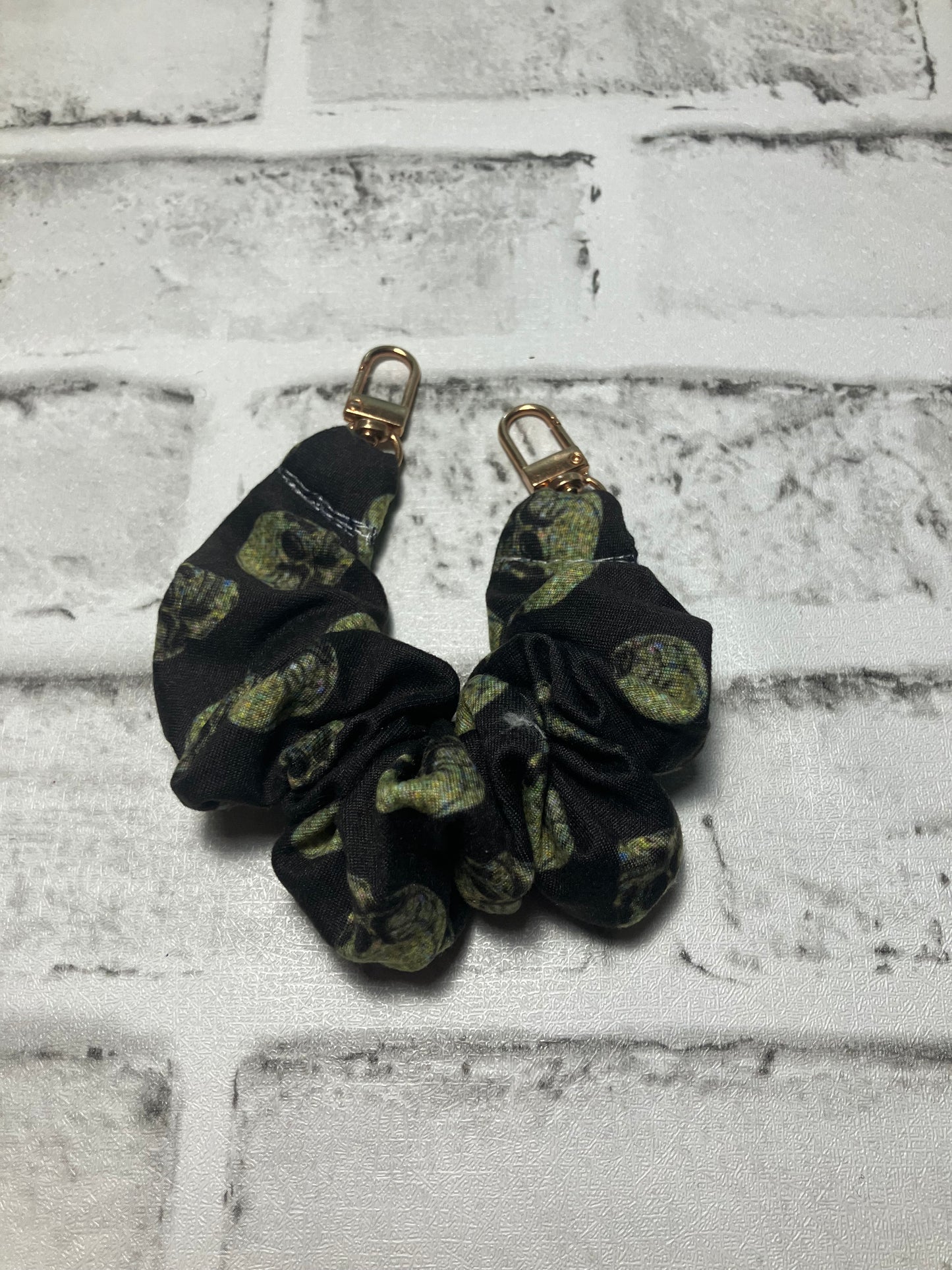 Skull scrunchie phone holder