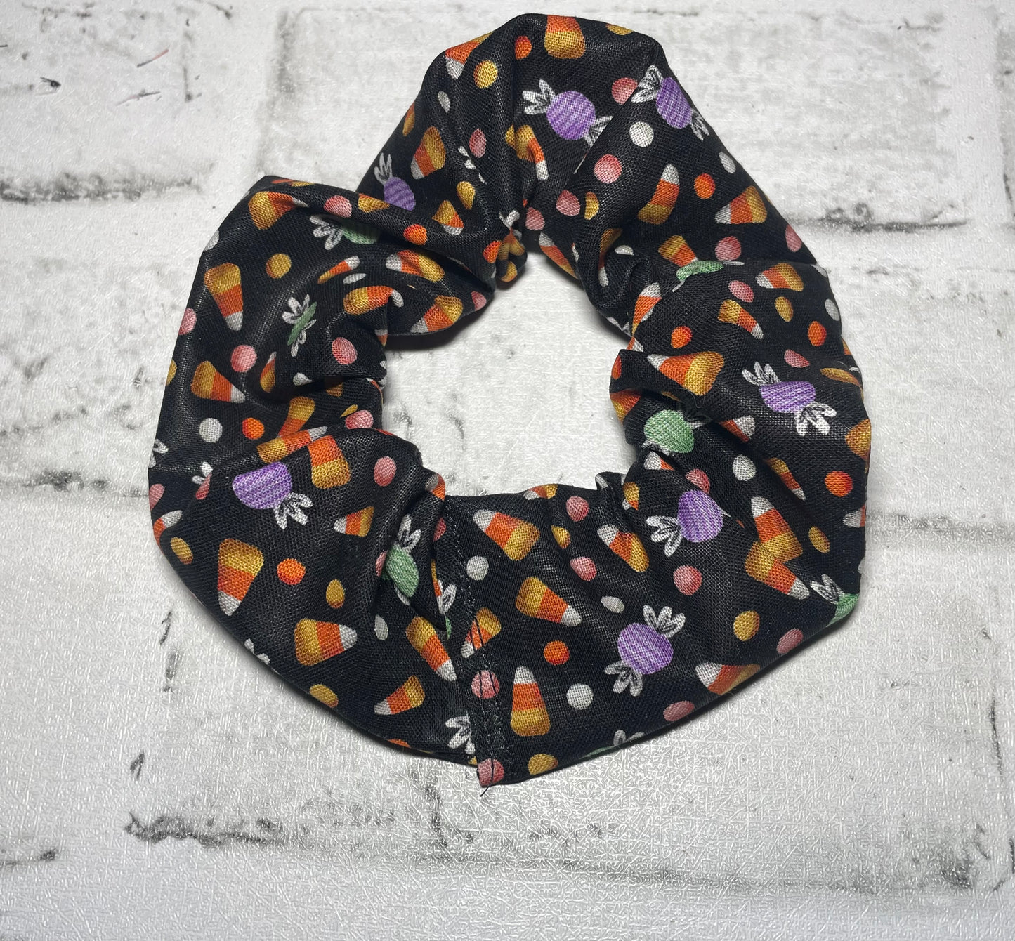 Candy corn scrunchies💕