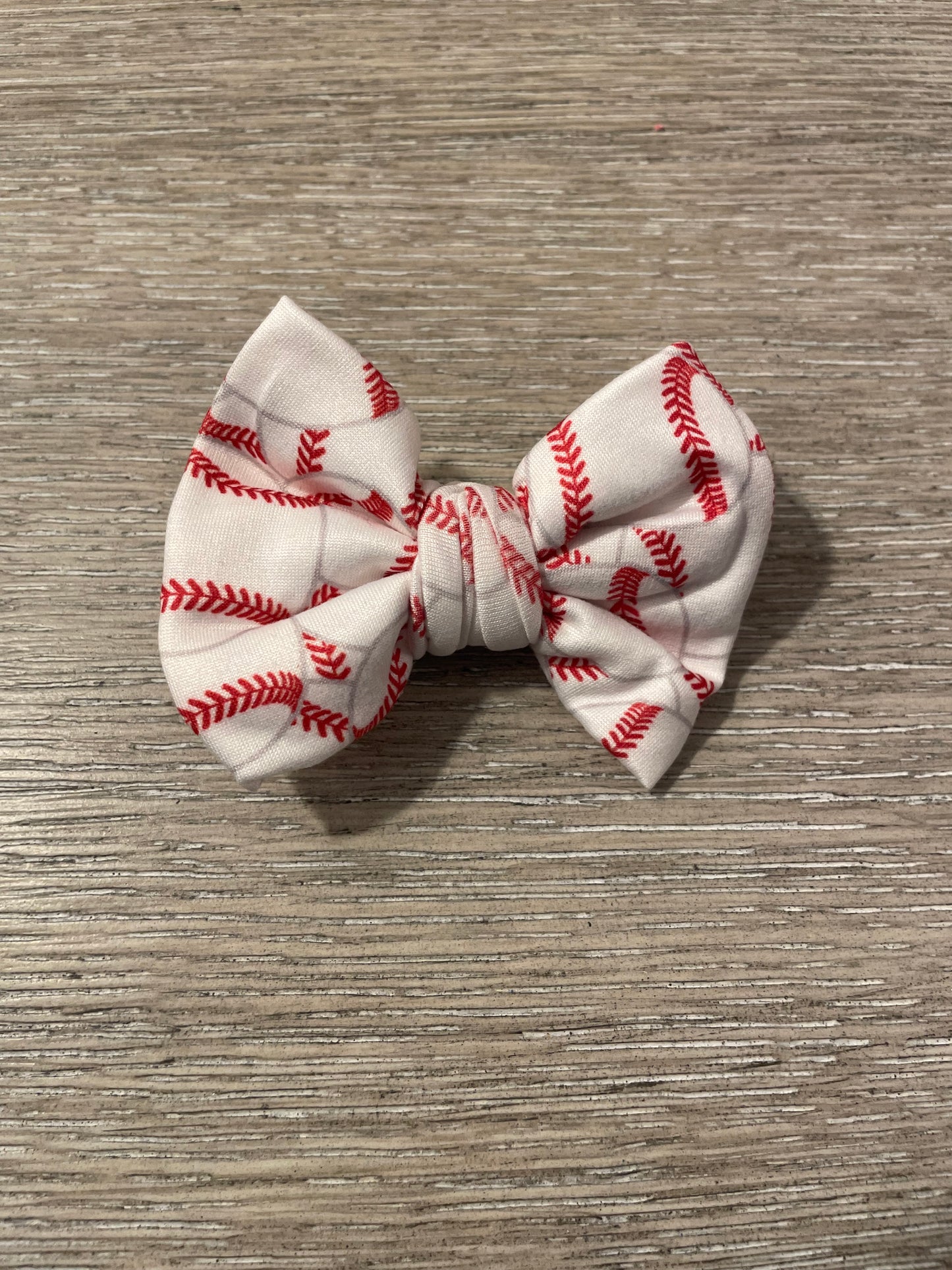 Baseball clip bow