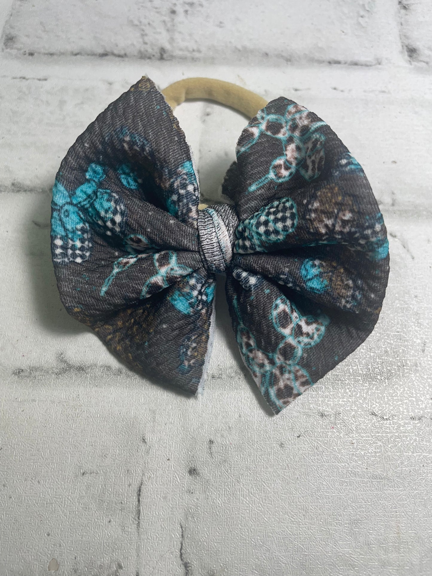 Checkered clip bows