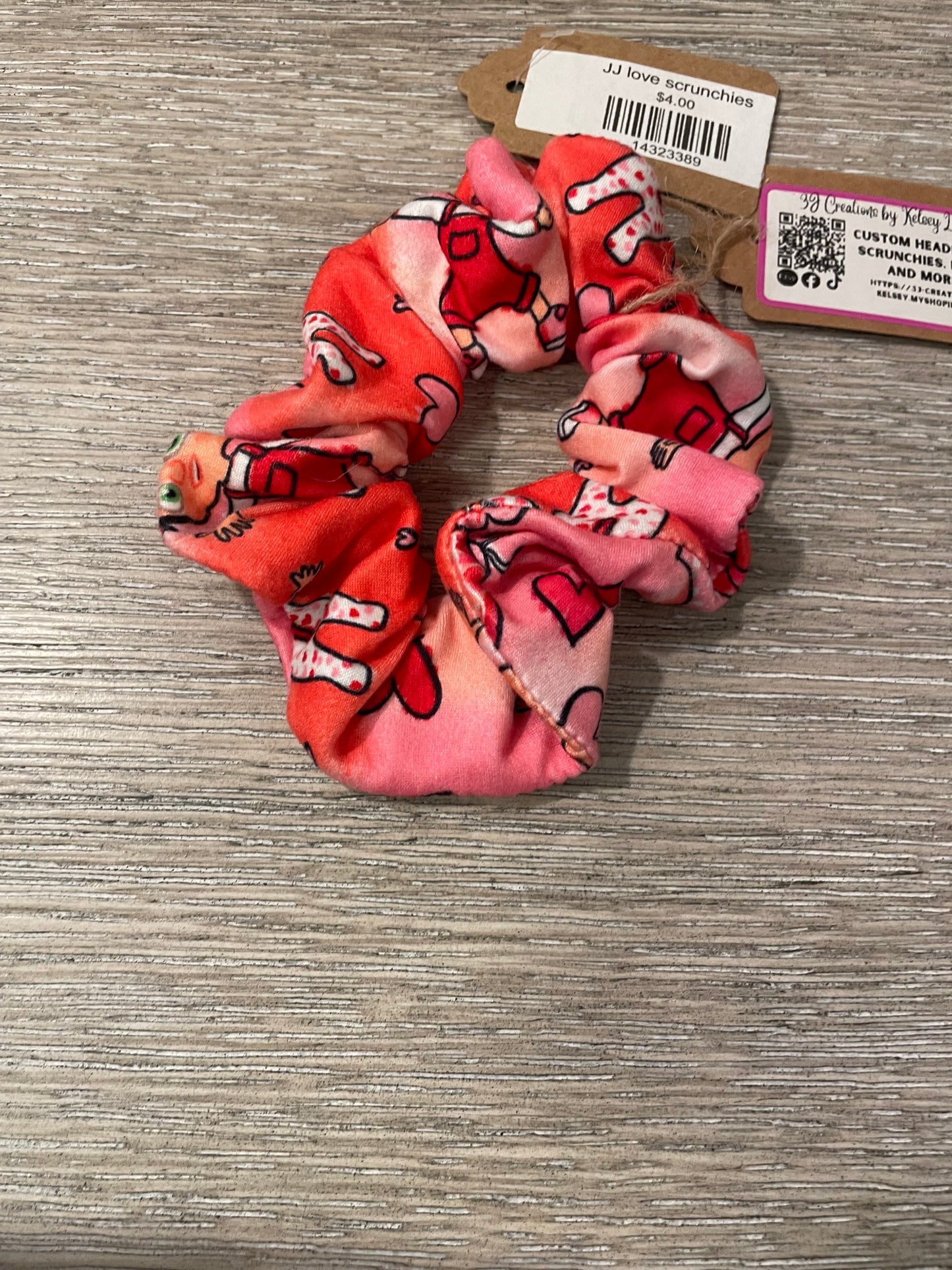 JJ love scrunchies