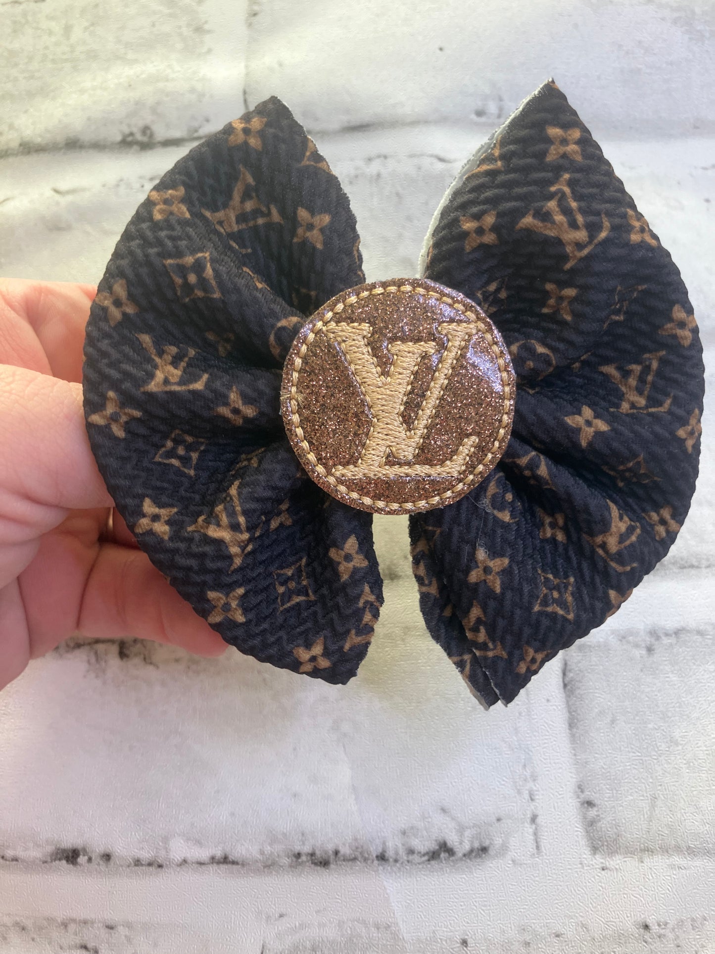 Brown high end clip bow