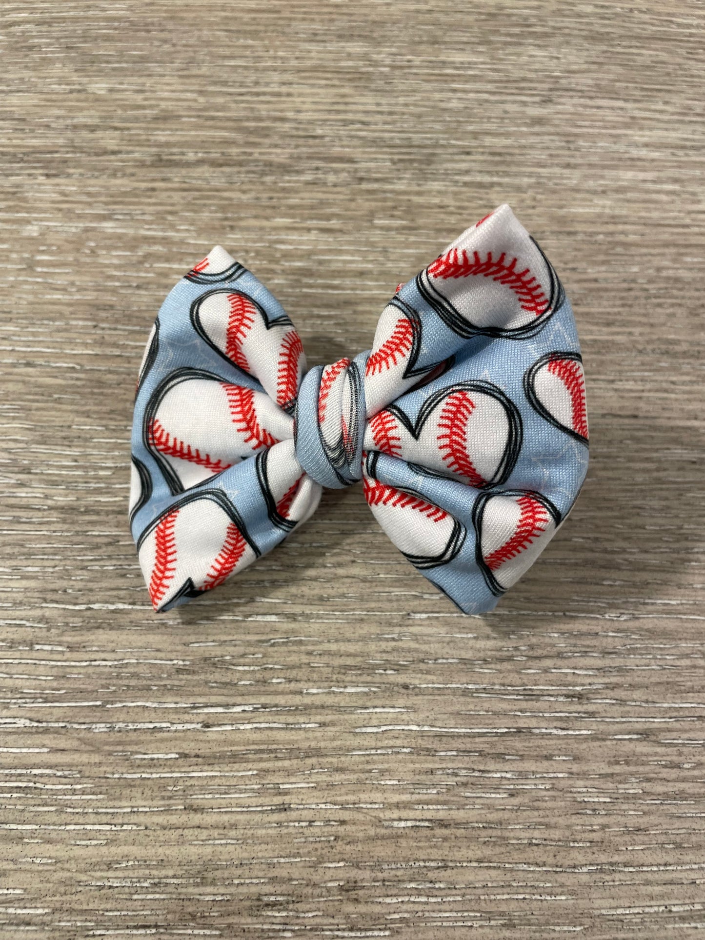 Baseball clip bow