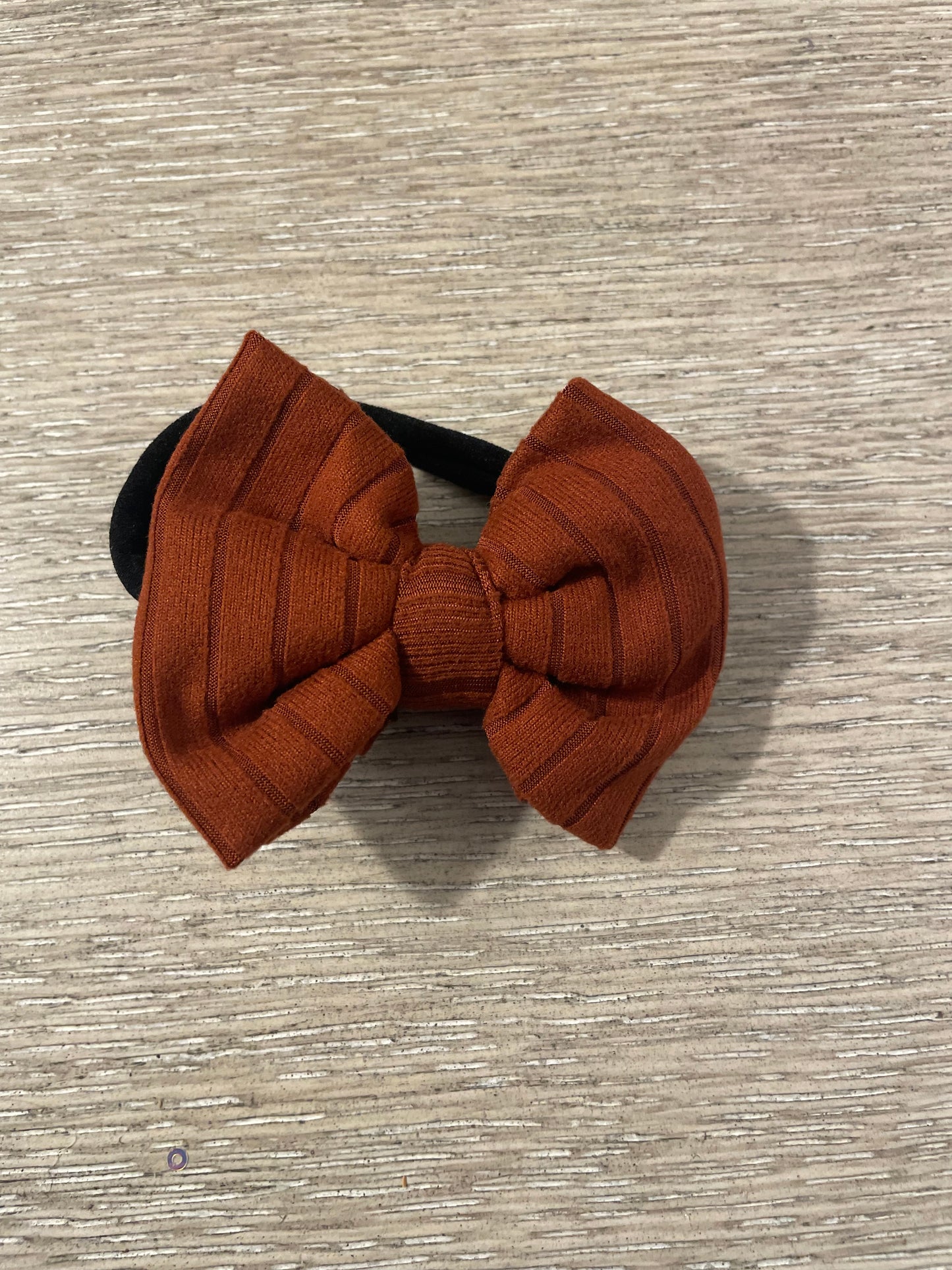 Rust ribbed nylon bow