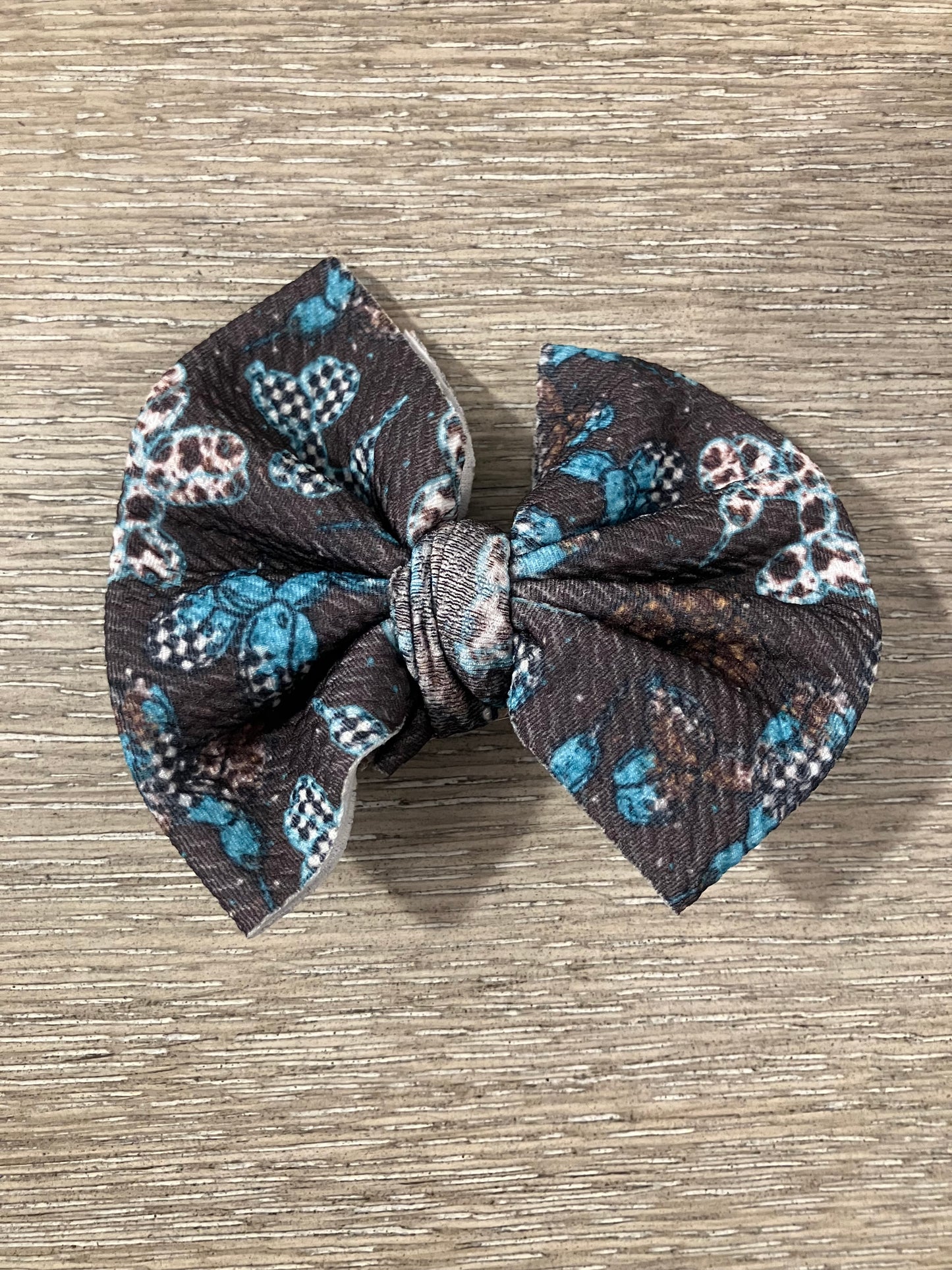 Balloon animal western clip bow