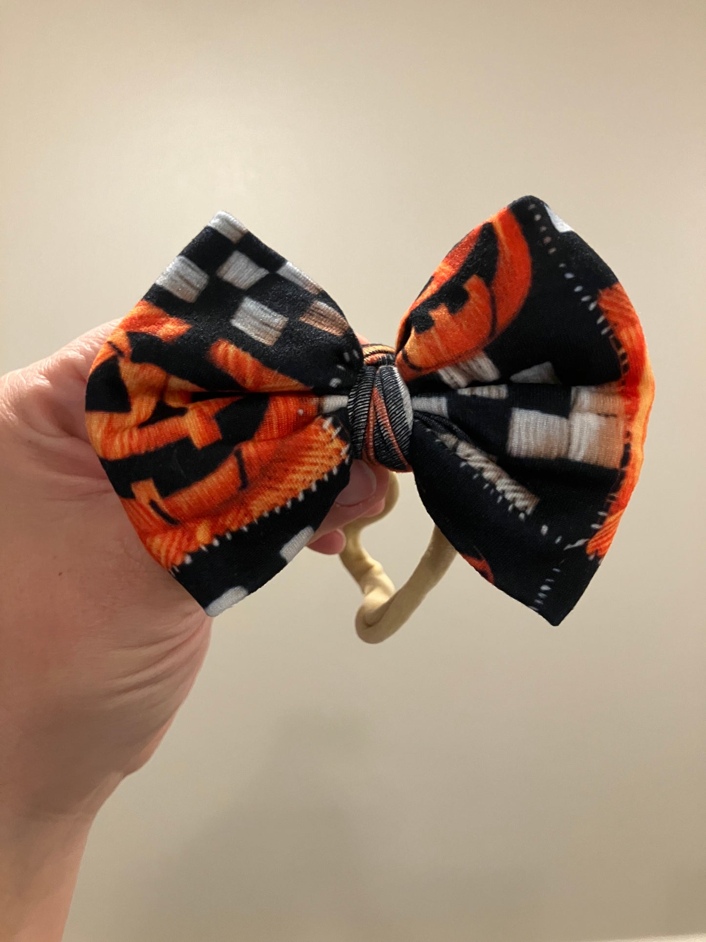 Checkered pumpkin nylon bow