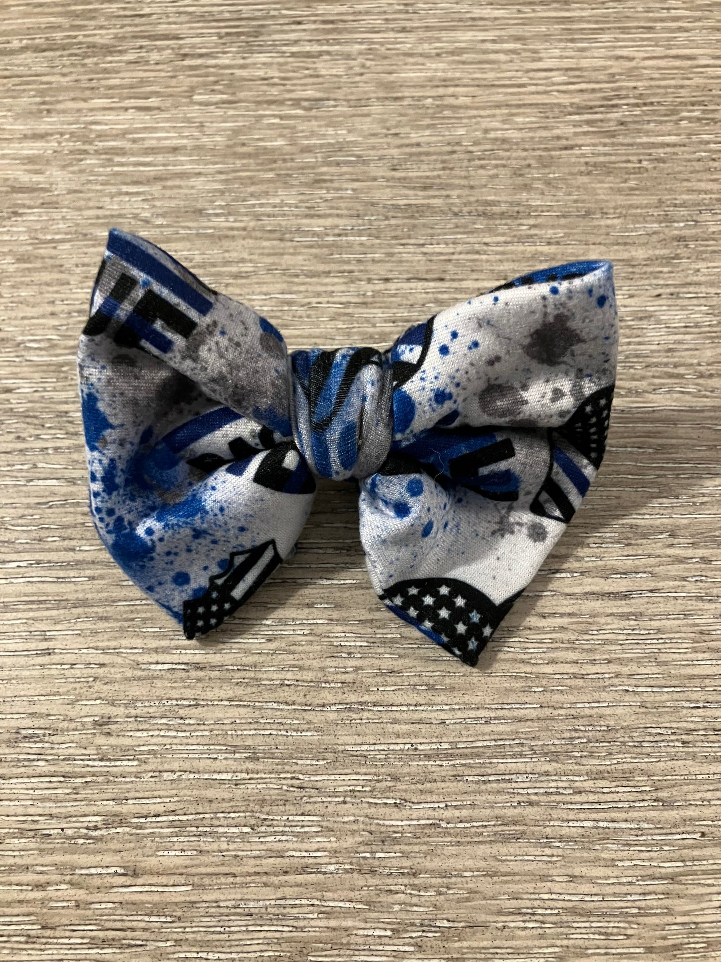 Back the blue clip bow