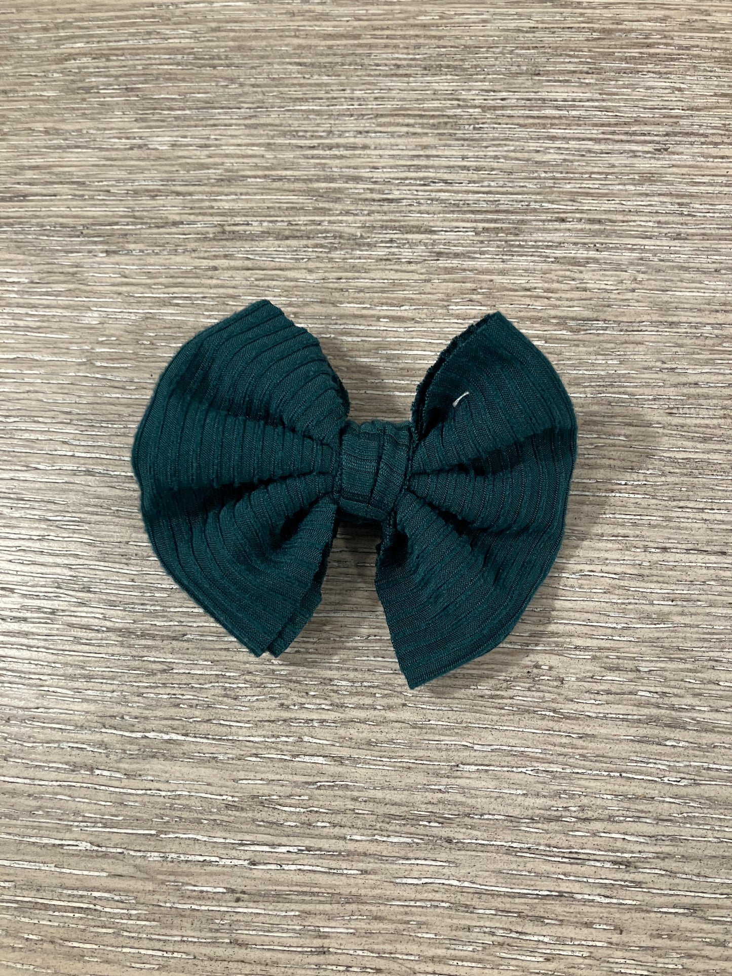 Green clip bow