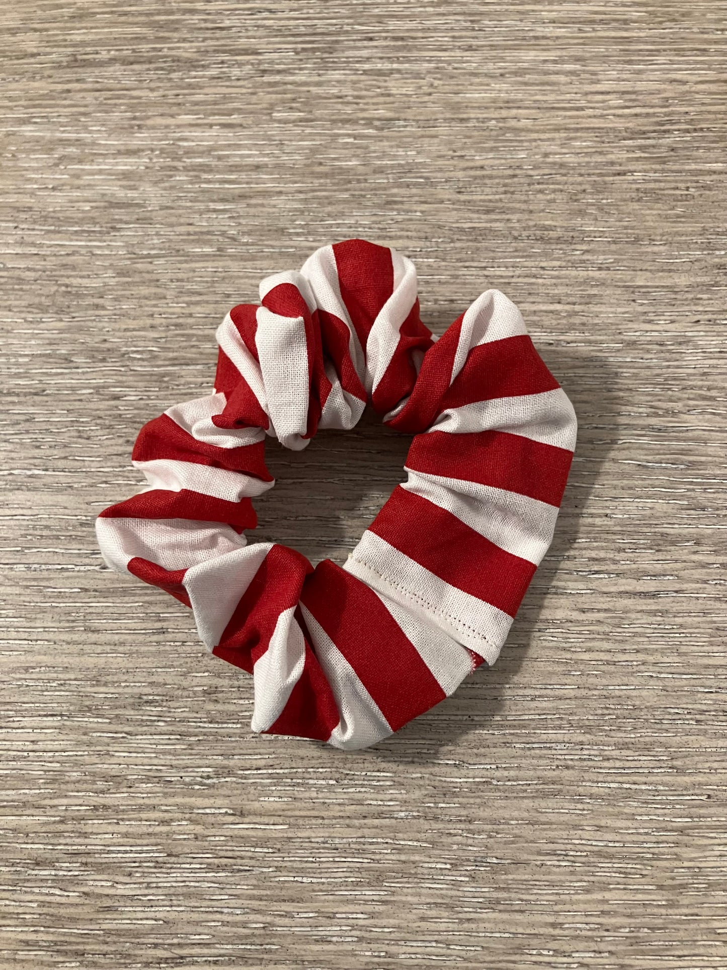 Red stripes scrunchies