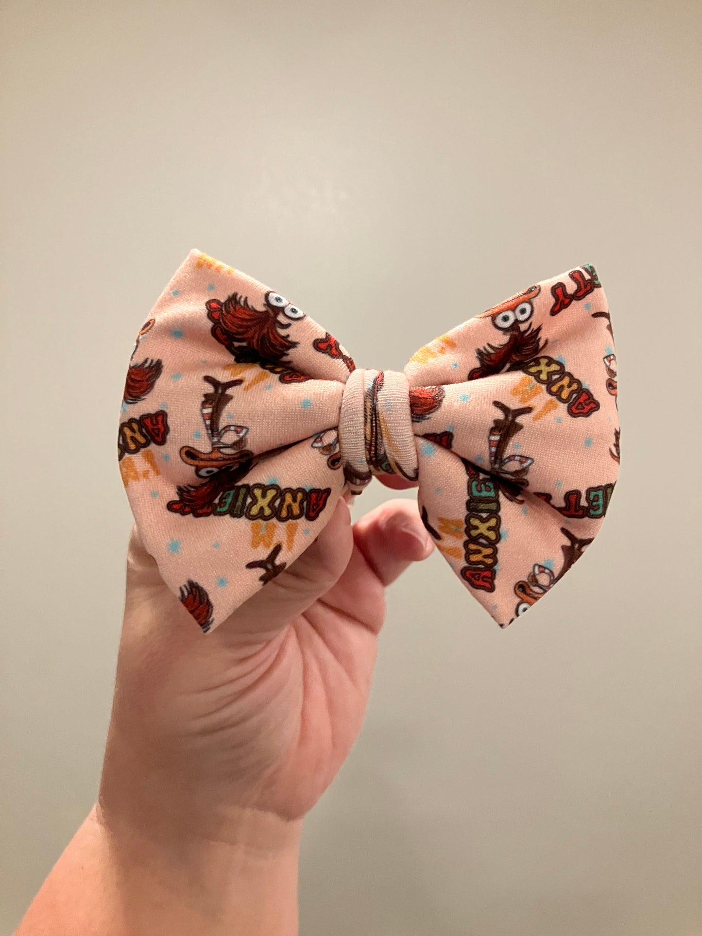 Anxiety clip bow