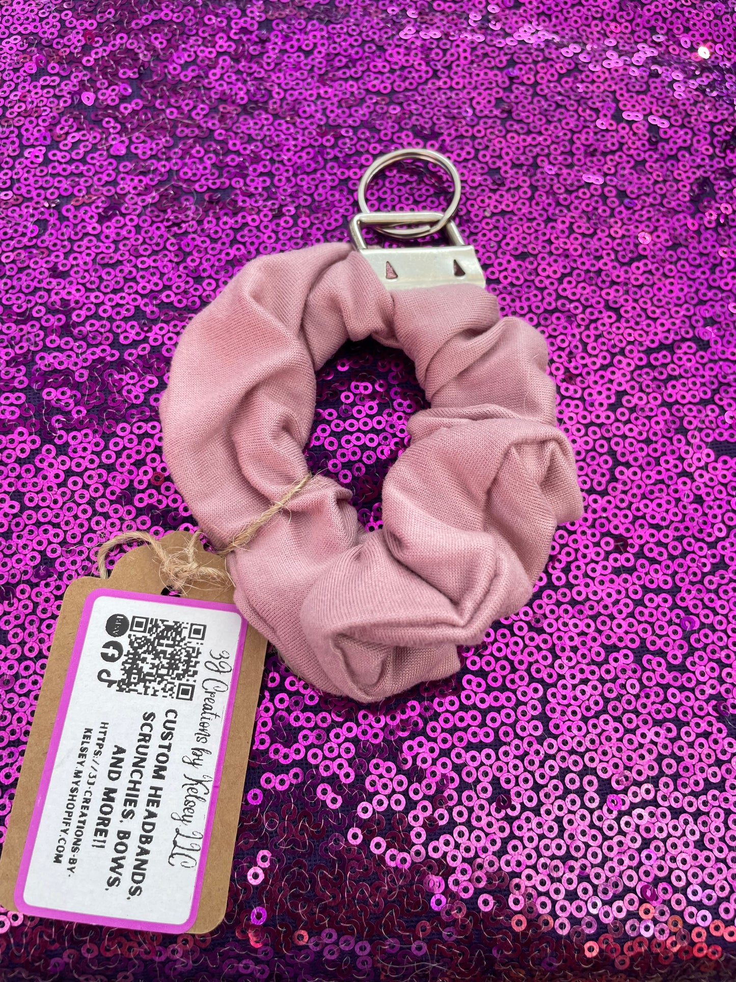 Light mauve scrunchie keychain🧡