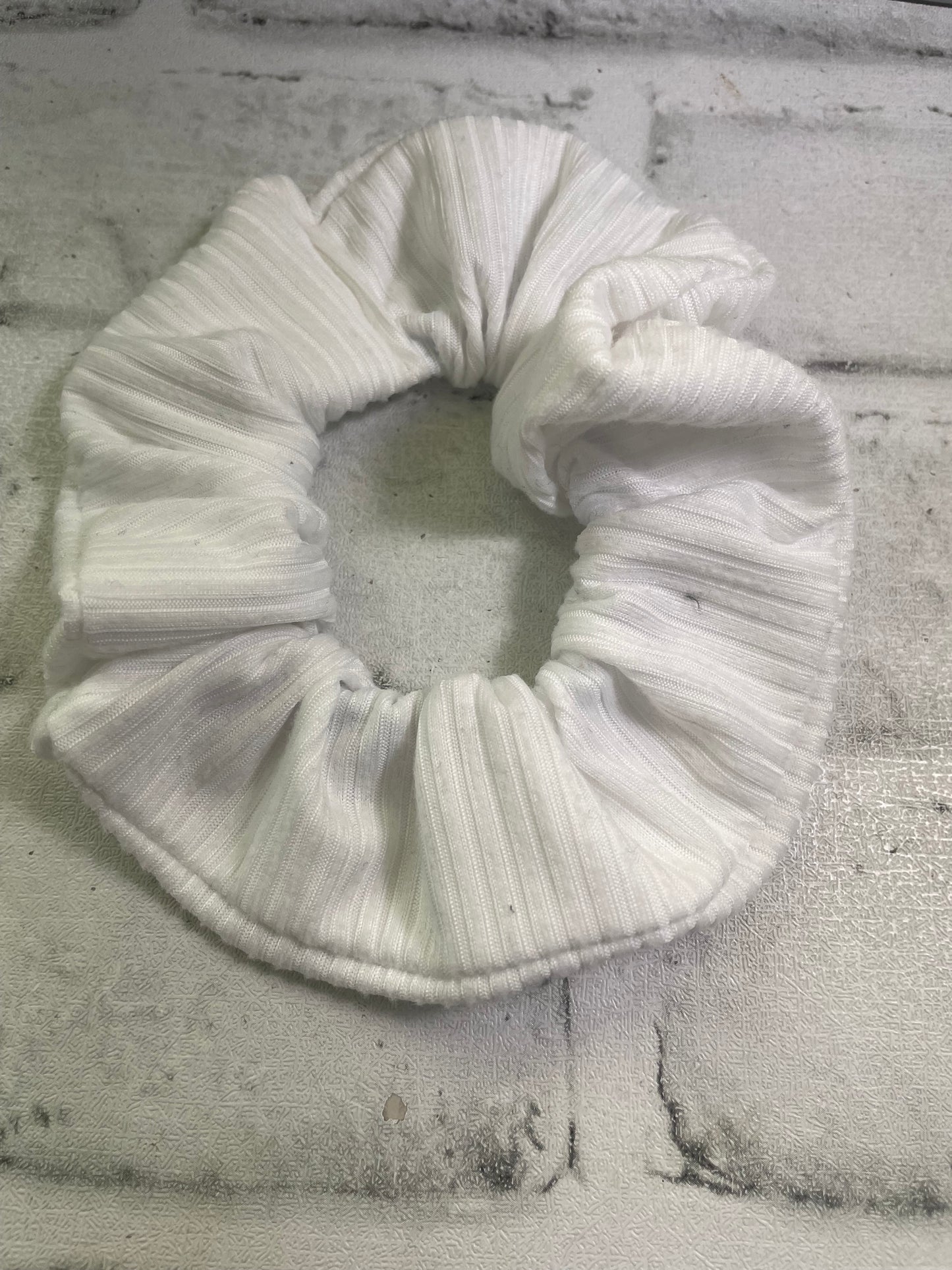 White ribbed scrunchies