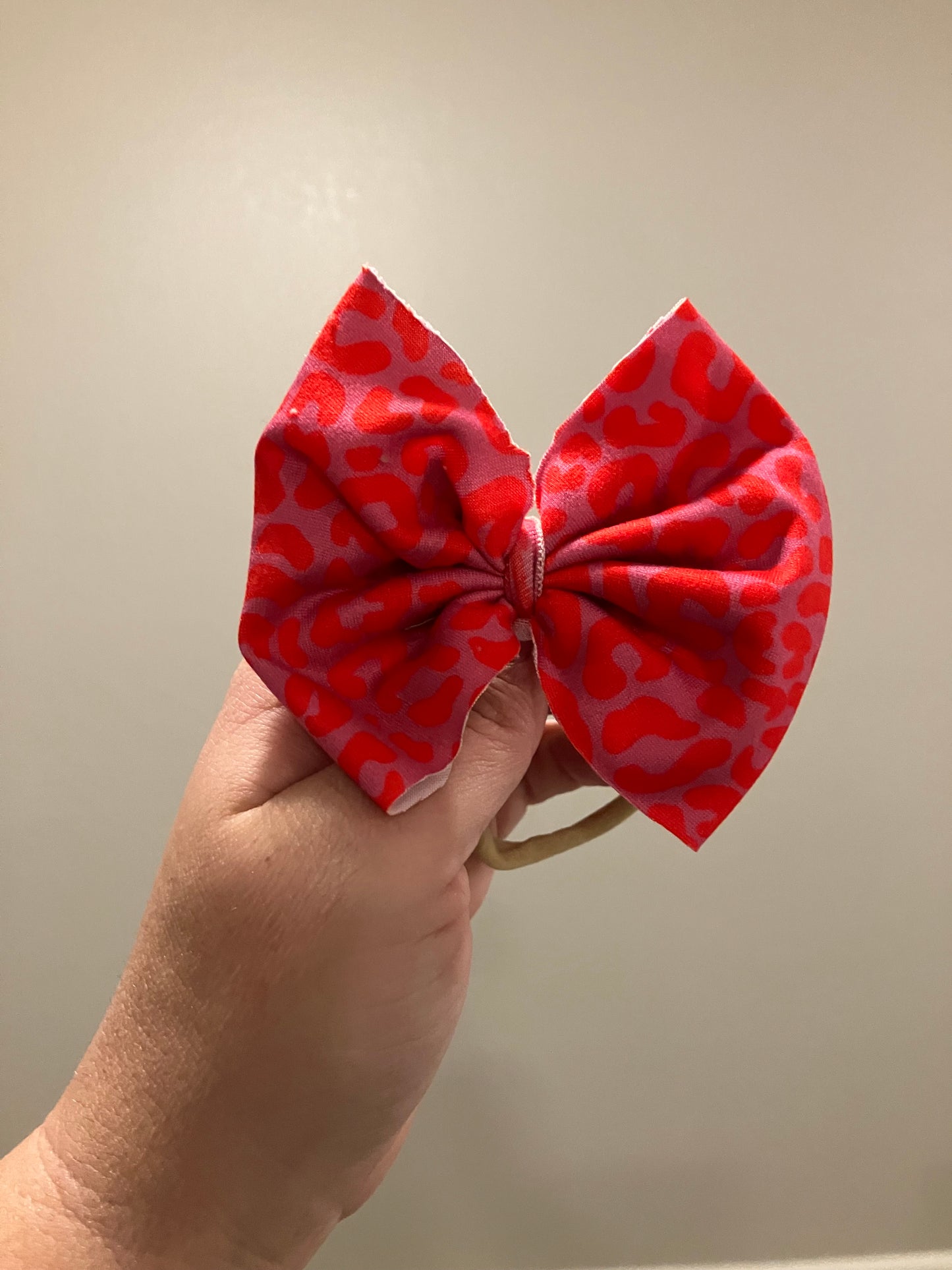 Hot pink leopard nylon bows