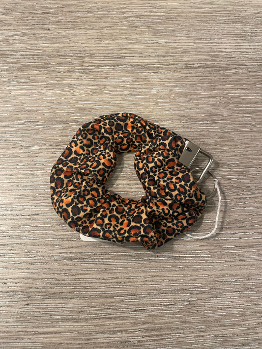 Gold leopard scrunchie keychain🧡