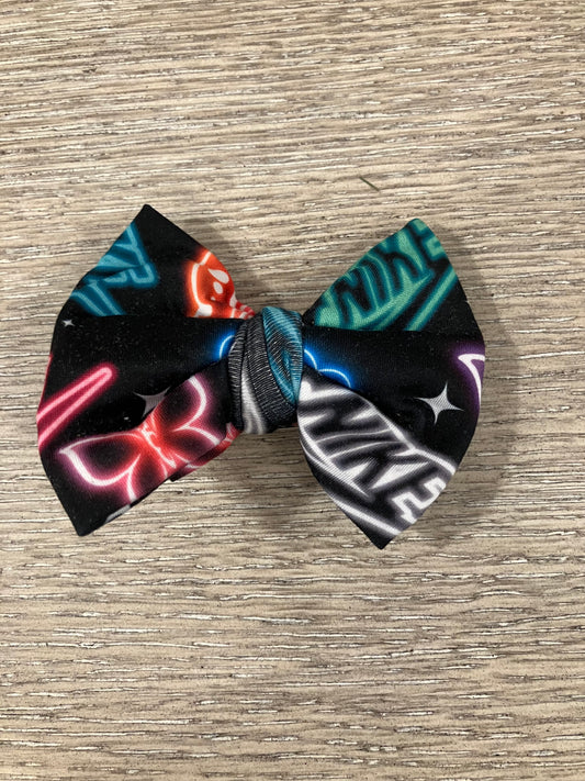 Glow swoosh clip bow