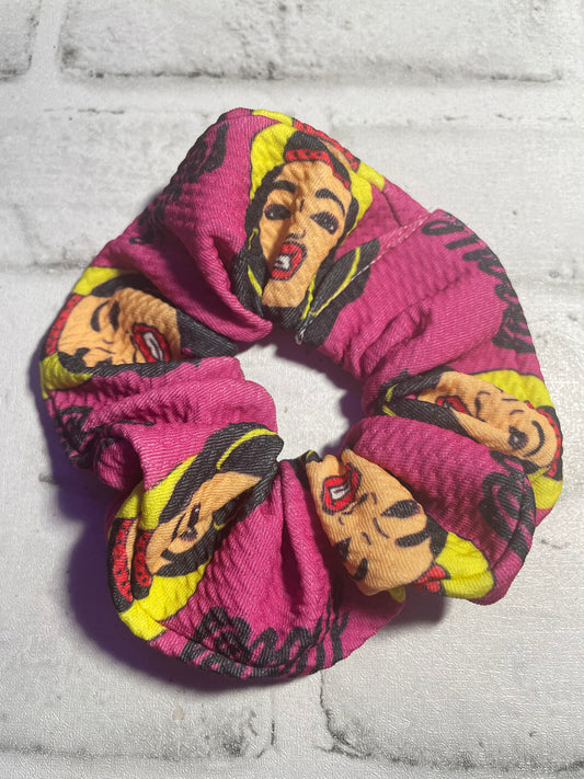 Cardi scrunchies🖤