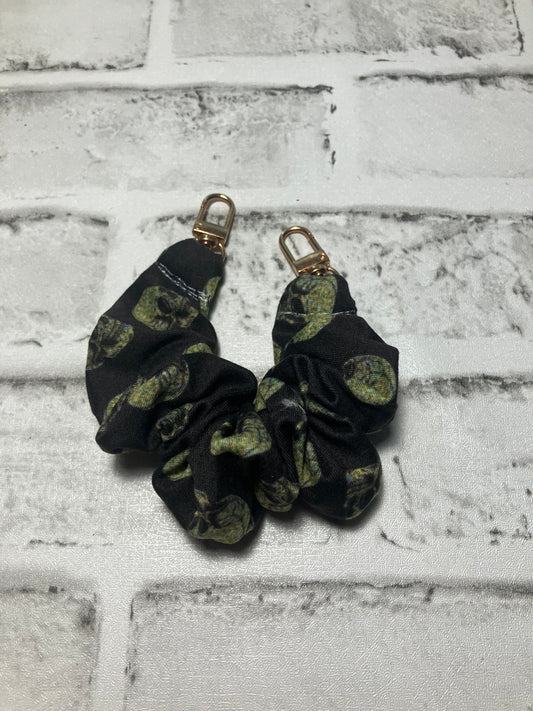 Skull scrunchie phone holder