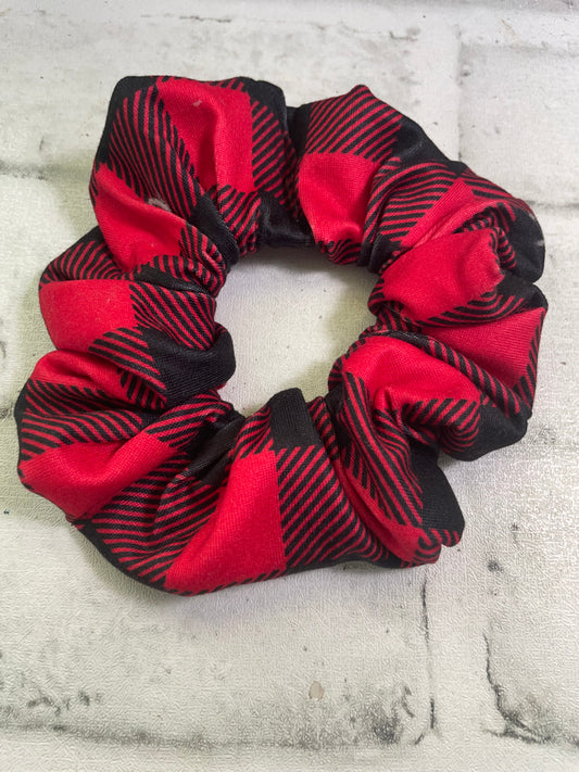 Buffalo plaid scrunchies💜