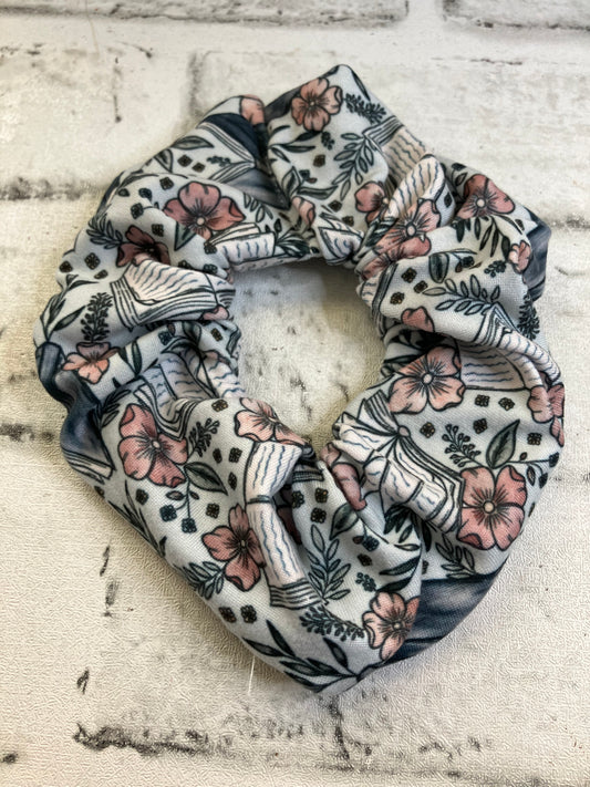 Book floral scrunchies