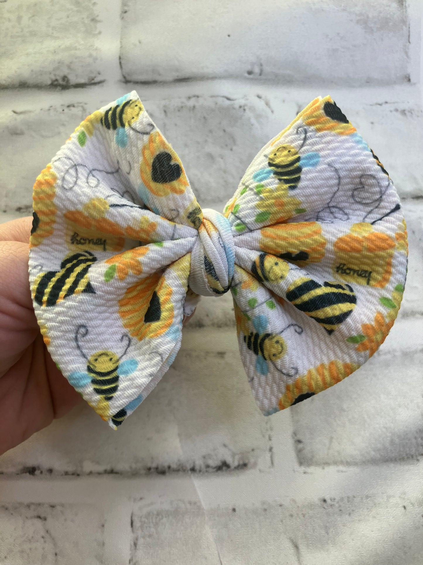Bee clip bows