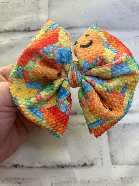 Building blocks clip bow