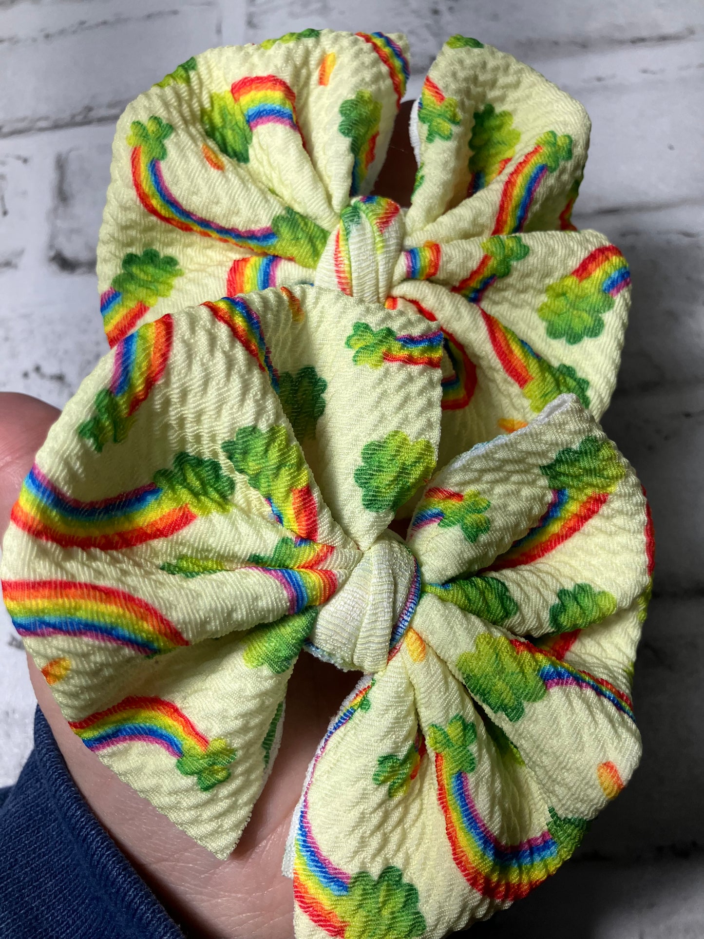 Clover rainbow clip bow piggies