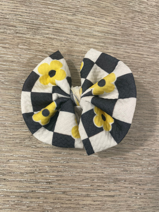 Checkered flowers clip