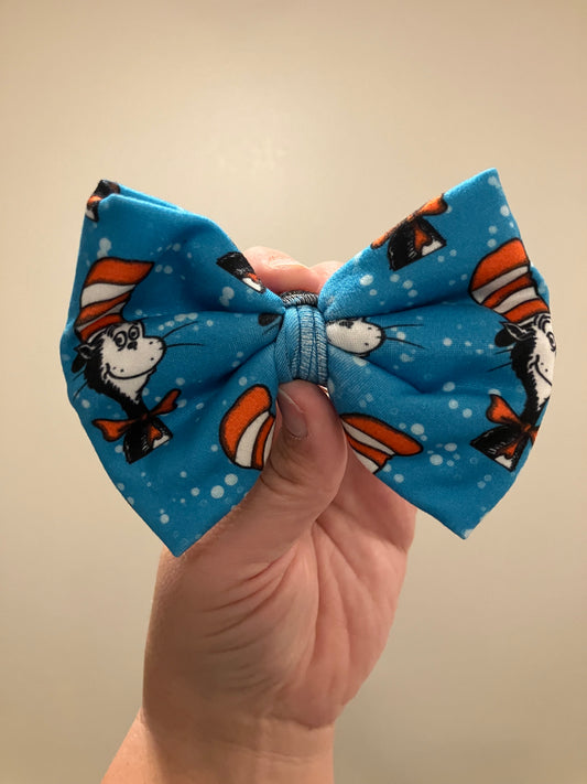Cat in the hat clip bow