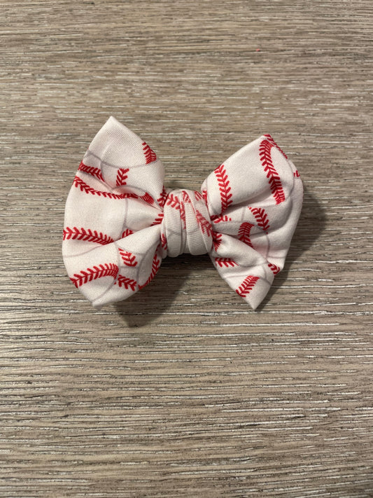Baseball clip bow