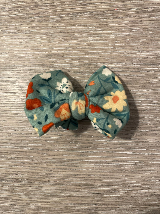 Green floral clip bow