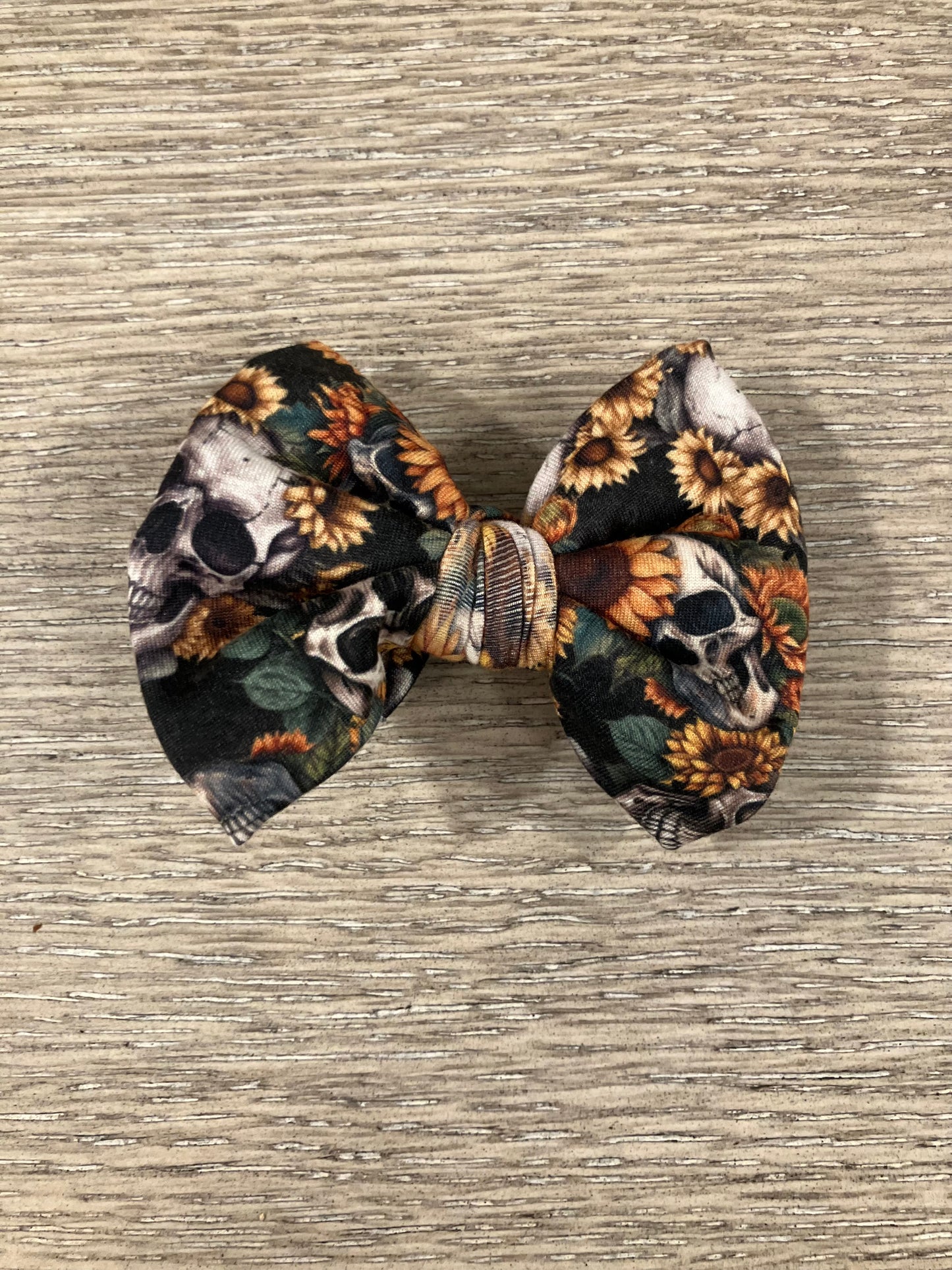 Skull sunflower clip bow