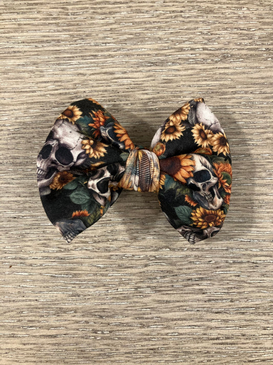 Skull sunflower clip bow
