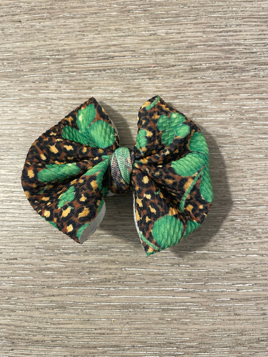 Cheetah clovers clip bow