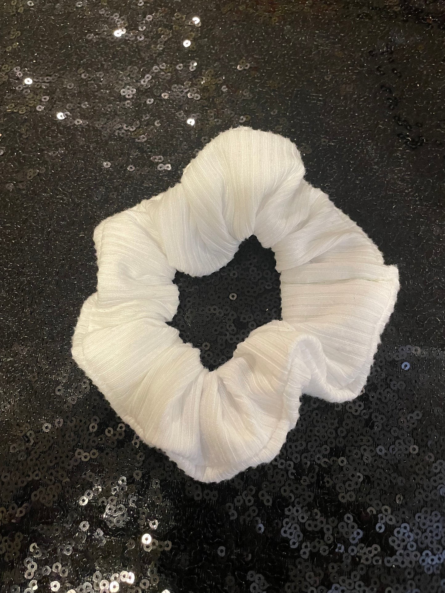 White ribbed scrunchies