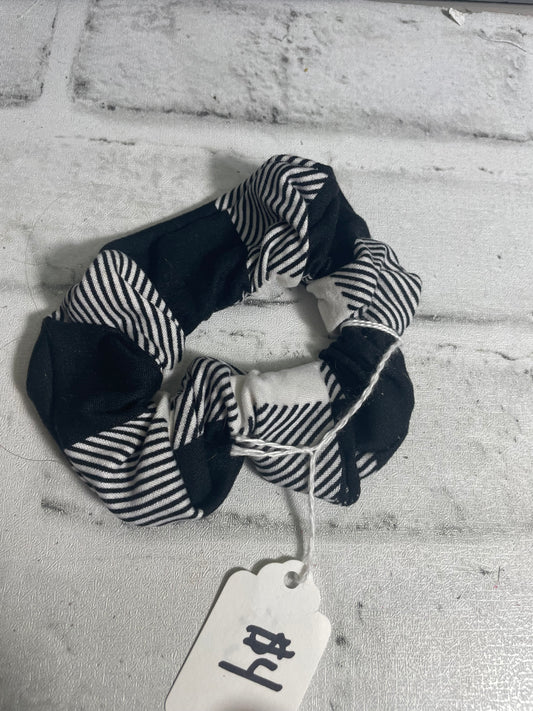 Gingham scrunchies 🧡