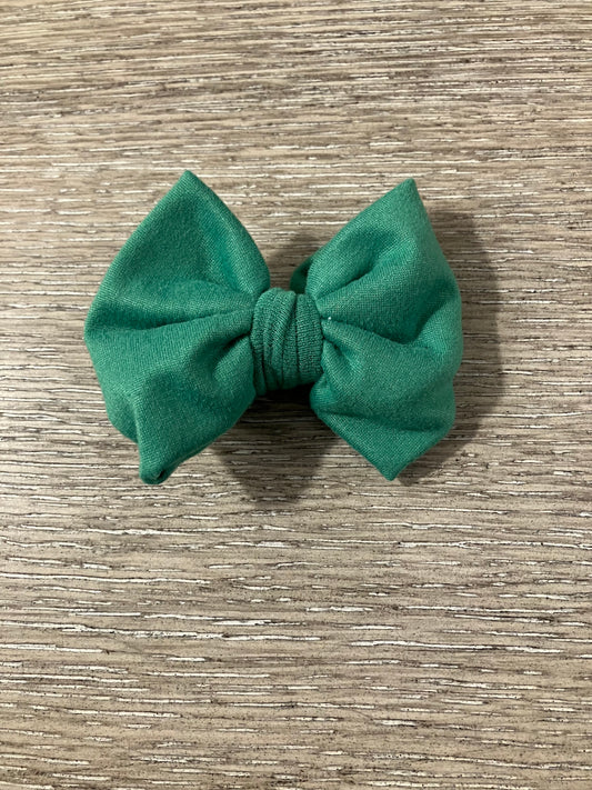 Kelly green clip bows