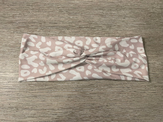 Beige leopard adult (gently used)