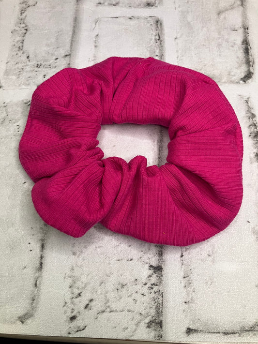 Pink ribbed scrunchies