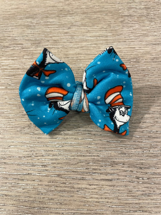 Cat in the hat clip bow
