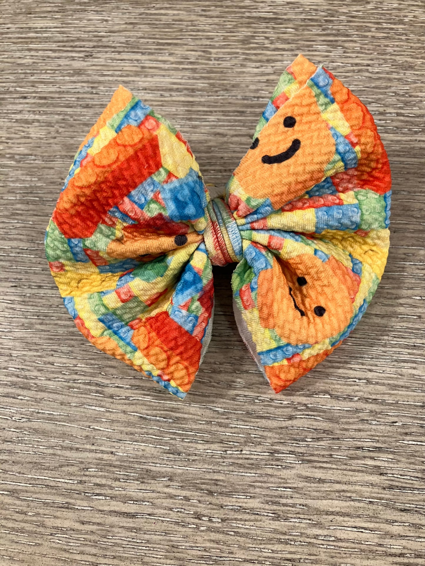 Building block clip bow