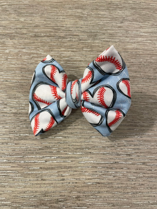 Baseball clip bow