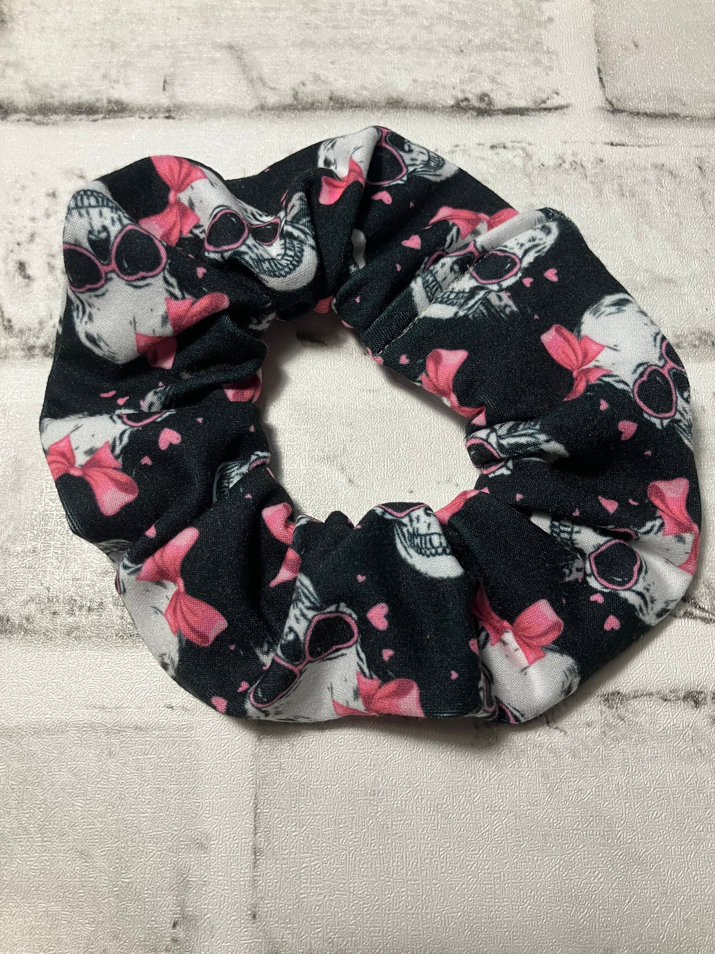 Bubblegum skulls scrunchies