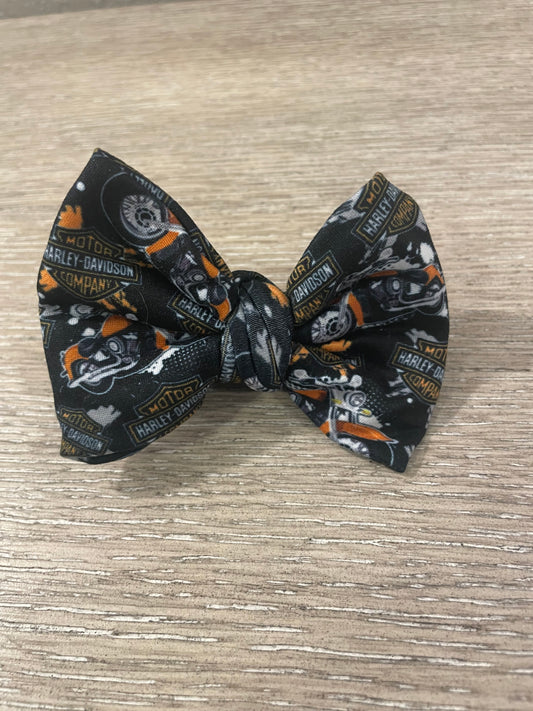 Motorcycle clip bow