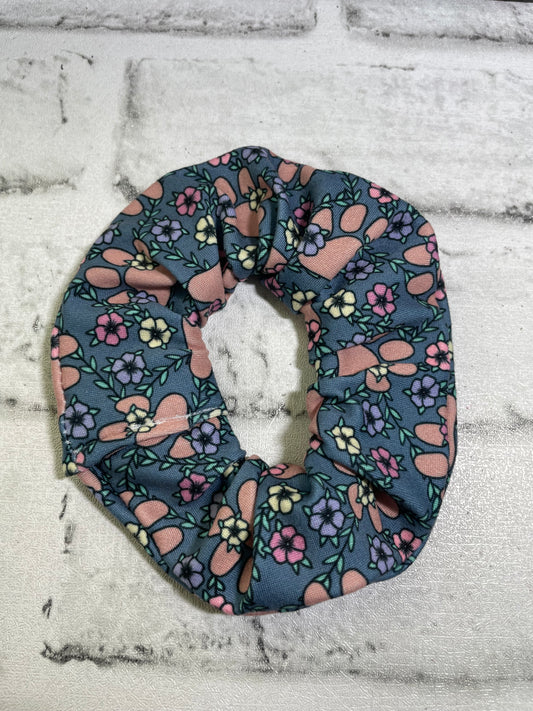 Floral paw prints scrunchies🧡