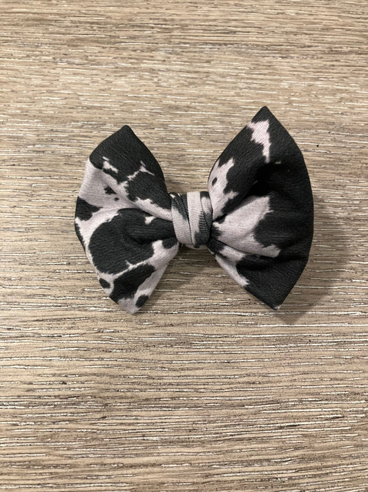 Black cow clip bow