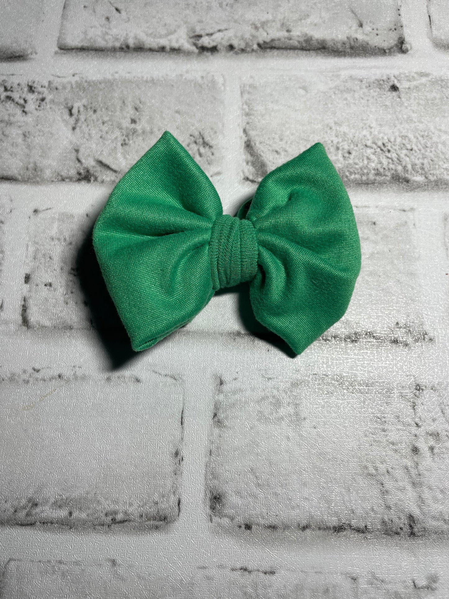 Kelly green clip bows