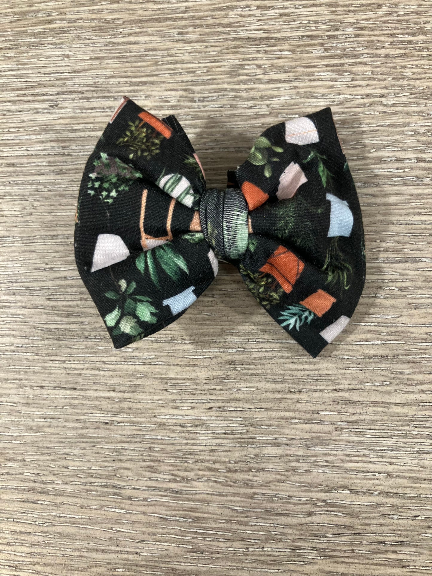 Plants clip bows