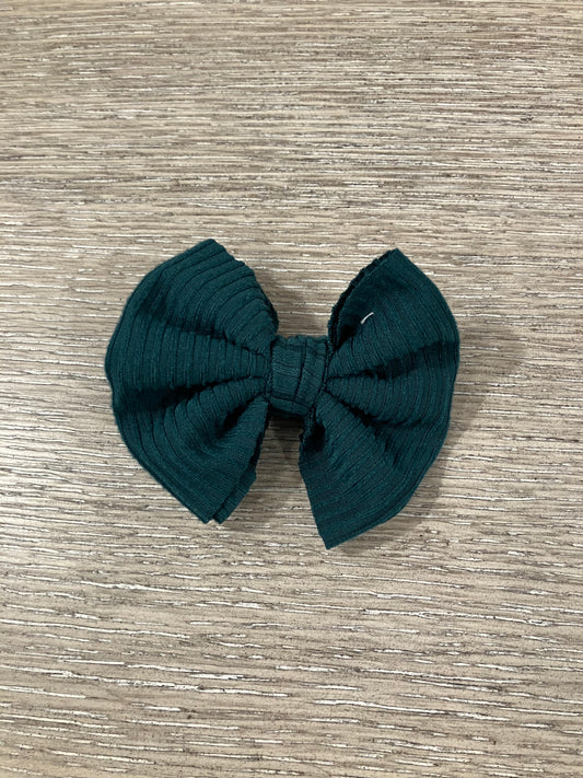 Green clip bow