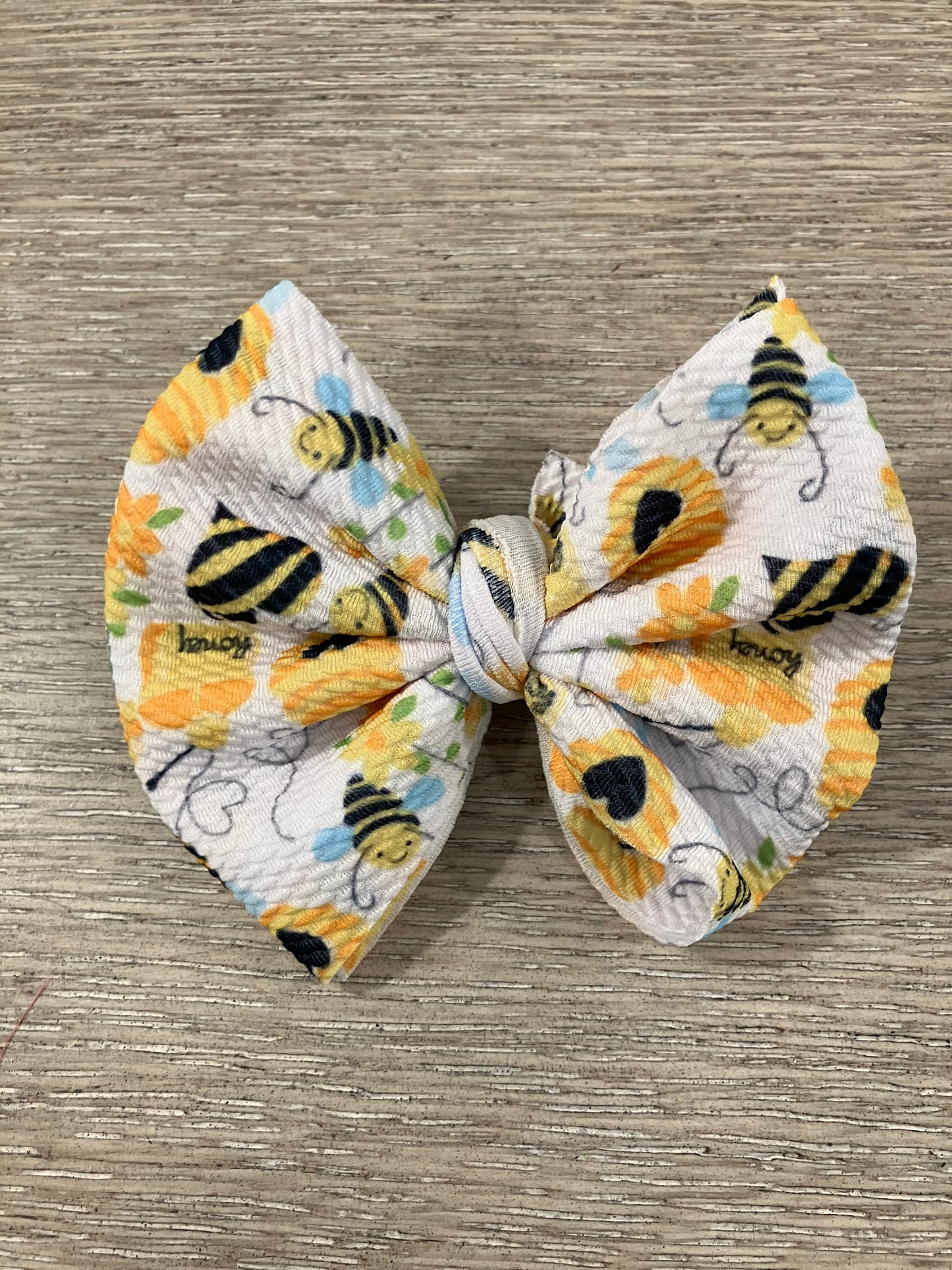 Bee clip bows